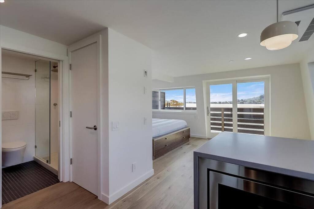 Apartment Floating Of Commodore 11 Mill Valley