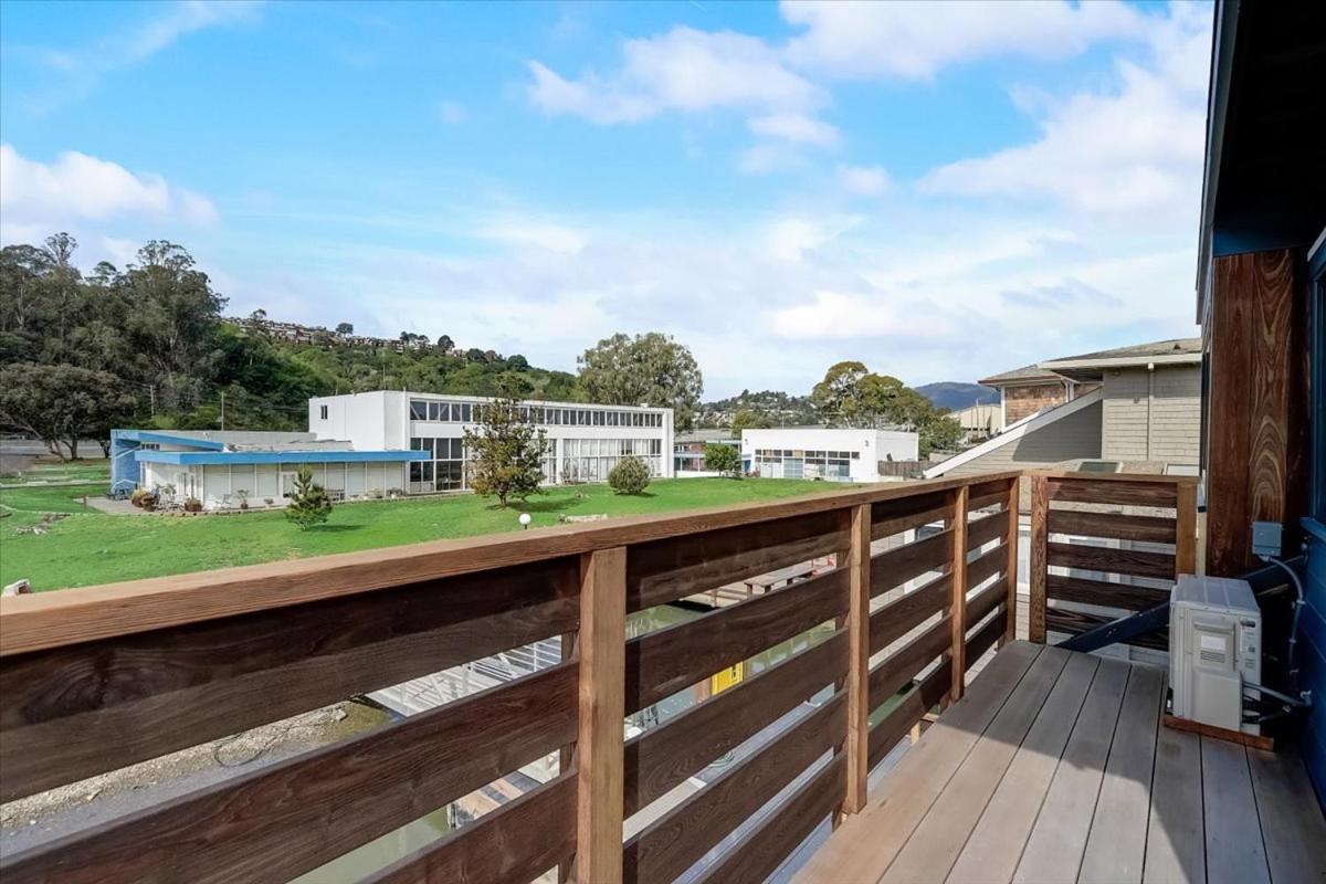 Floating Of Commodore 11 Apartment Mill Valley