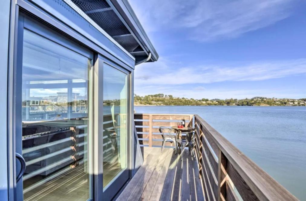Floating Of Commodore 11 Apartment Mill Valley