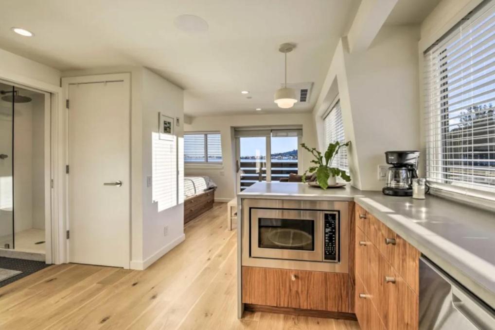 Apartment Floating Of Commodore 11 Mill Valley