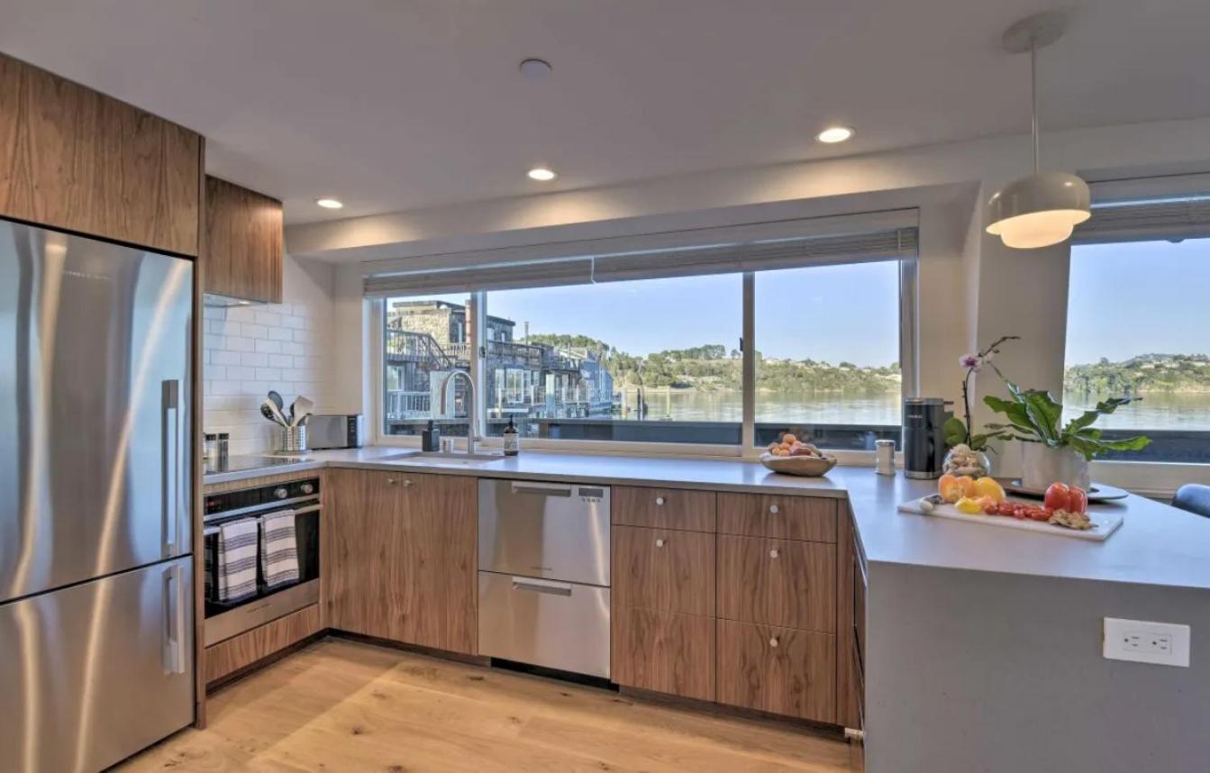 Apartment Floating Of Commodore 11 Mill Valley