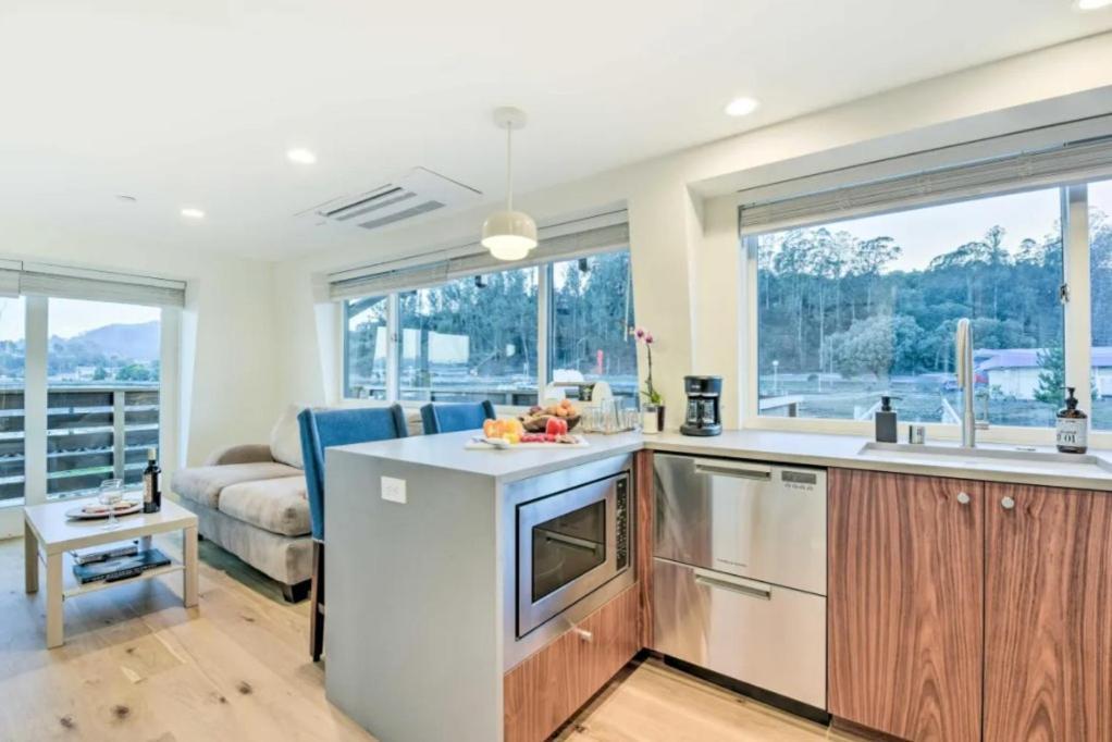 Apartment Floating Of Commodore 11 Mill Valley